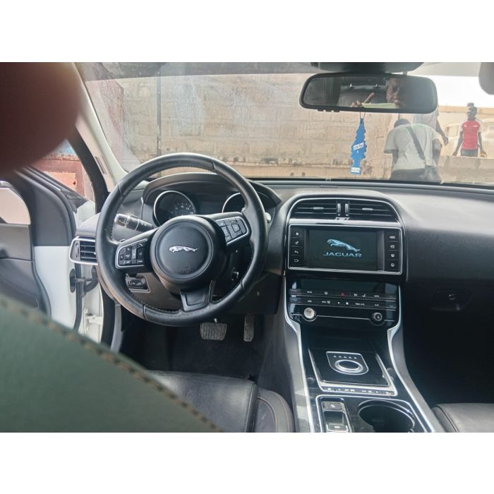 JAGUAR XE PRESTIGE 20D | 2017 | 110 000 km